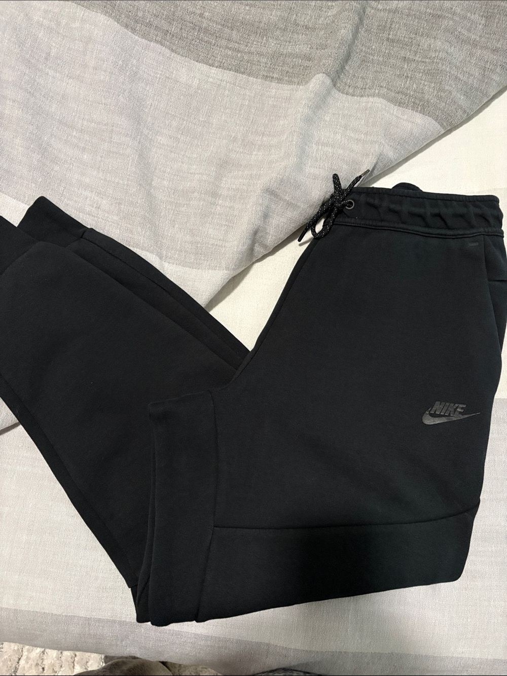 Nike Men’s Black Jogger Sweatpants with Subtle Logo SZ M